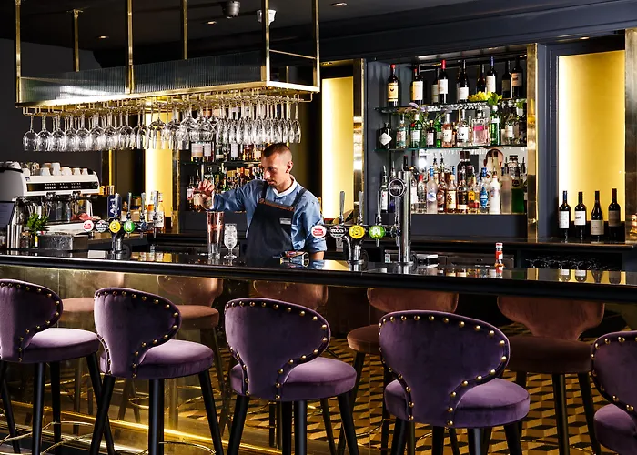 Edinburgh hotels near Scottish National Gallery